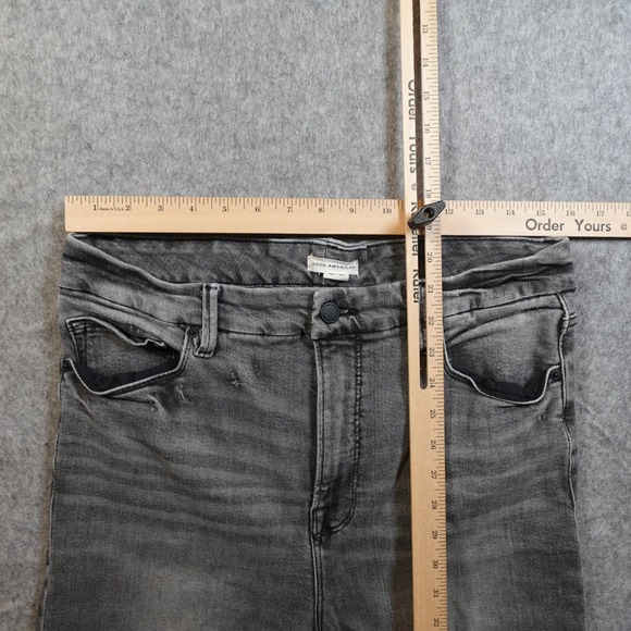 Good American Gray Straight Leg Jeans - Picture 5 of 11